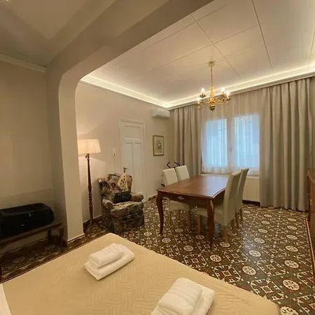 Efi's House شقة