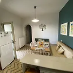 Efi's House דירה *